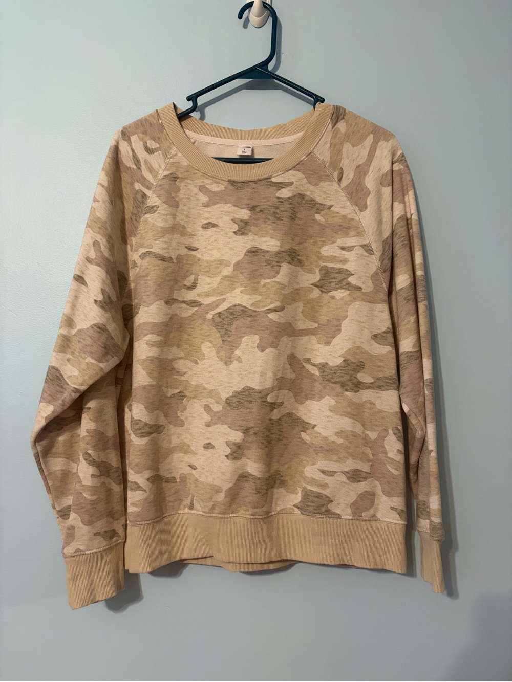 Old Navy Women’s Tan Beige Camo Crewneck